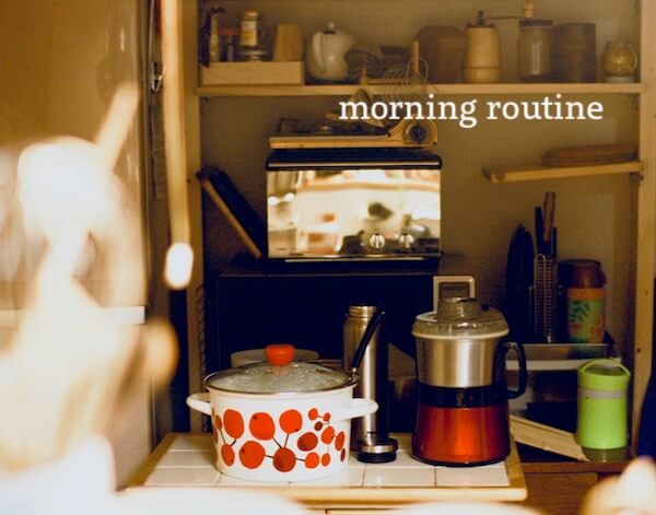 ルーティン 阿佐谷 姉妹 モーニング 阿佐ヶ谷姉妹の「モーニングルーティン動画」が実に良い！ 原始的な朝の起こし方、仲良く手作り朝食などほっこりする内容だよ！